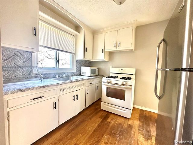 7409 Dolphin, Redford, MI 48239