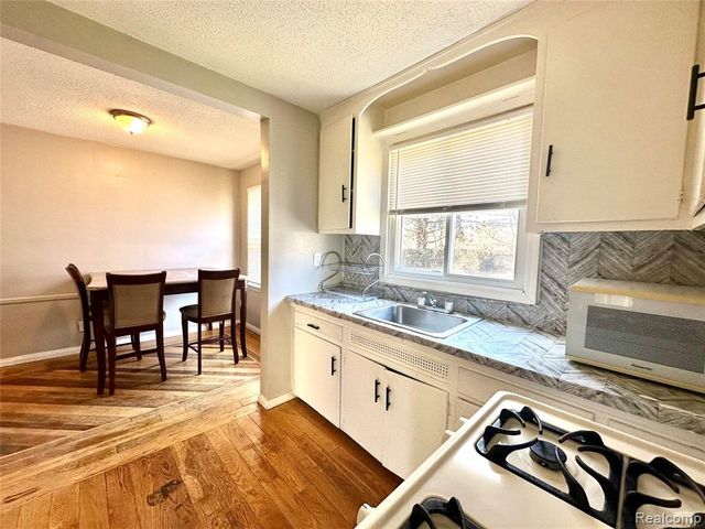 7409 Dolphin, Redford, MI 48239