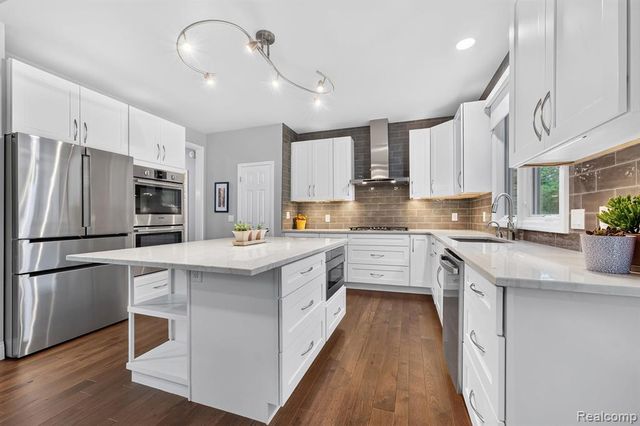45536 Glengarry Boulevard, Canton, MI 48188