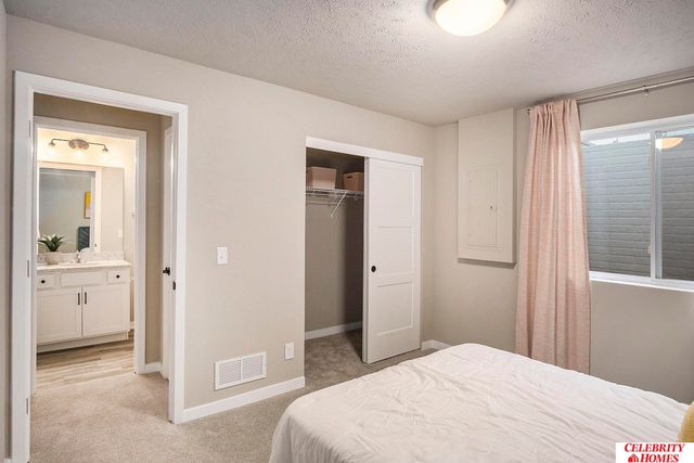 16933 Curtis Avenue, Omaha, NE 68116