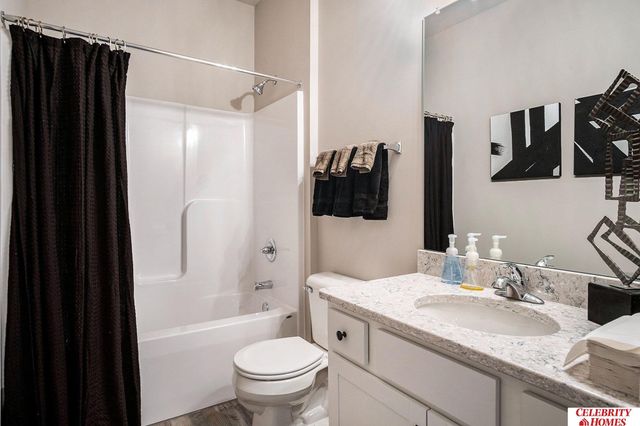 16933 Curtis Avenue, Omaha, NE 68116