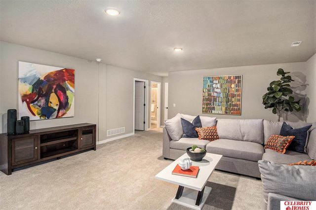 16933 Curtis Avenue, Omaha, NE 68116