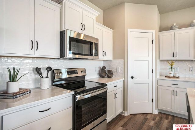 16933 Curtis Avenue, Omaha, NE 68116