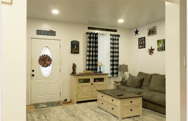 204 Pine Hill Rd, W Kittanning Boro, PA 16201