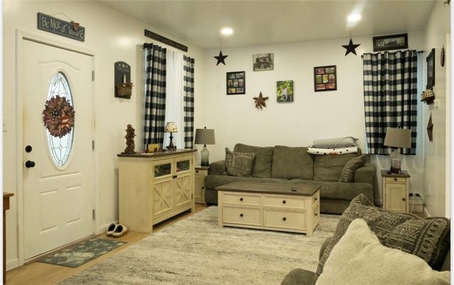 204 Pine Hill Rd, W Kittanning Boro, PA 16201