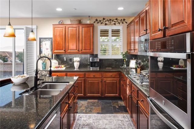 18664 Lemonwood Ln, Riverside, CA 92508