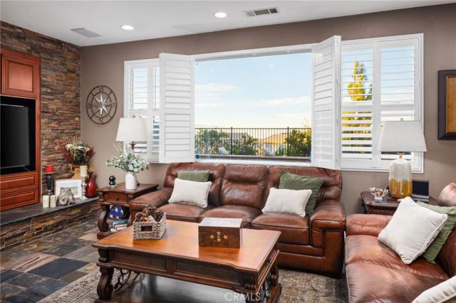 18664 Lemonwood Ln, Riverside, CA 92508