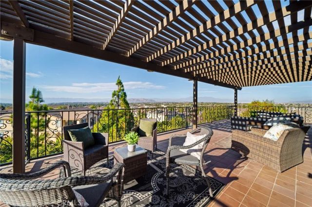 18664 Lemonwood Ln, Riverside, CA 92508