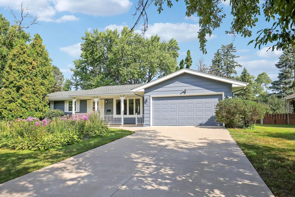 8016 35th Avenue N, Crystal, MN 55427 — exterior