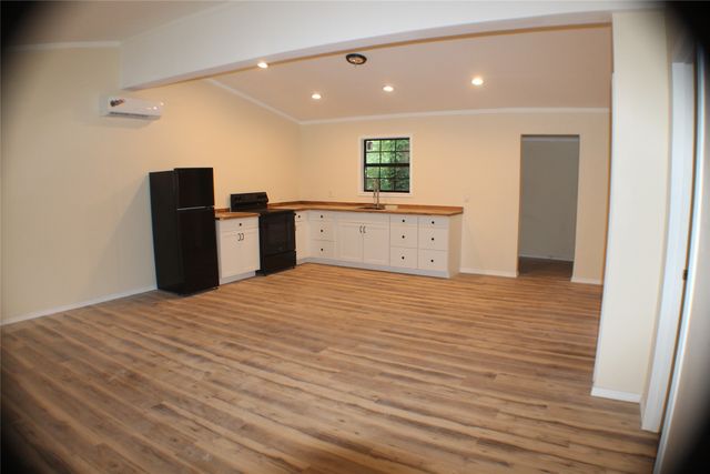 148 Golden Oaks Drive, Mabank, TX 75156