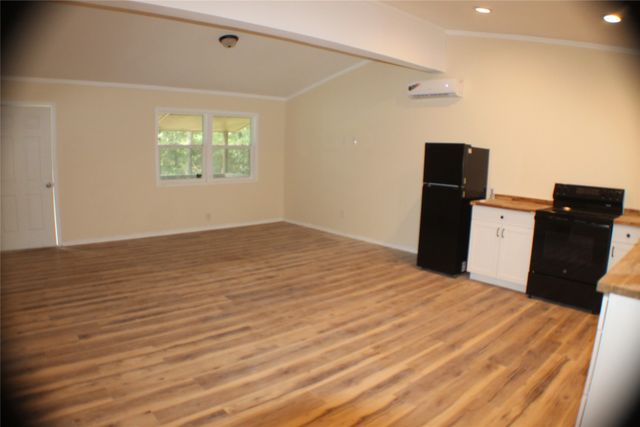 148 Golden Oaks Drive, Mabank, TX 75156