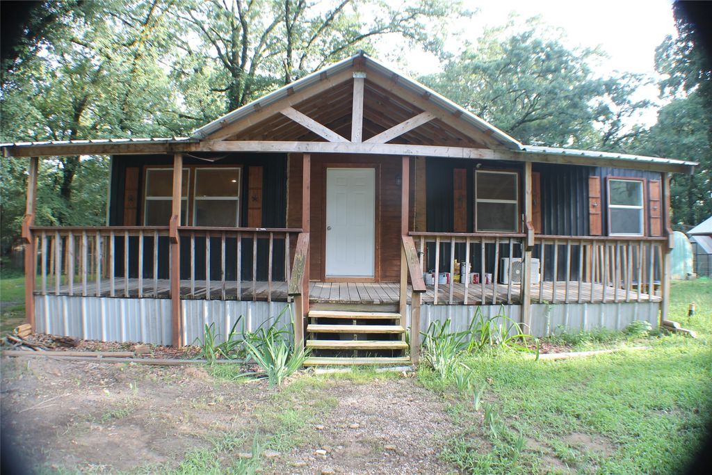 148 Golden Oaks Drive, Mabank, TX 75156