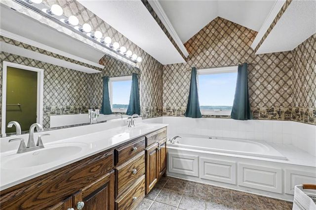 801 SW Shorthorn Drive, Grain Valley, MO 64029