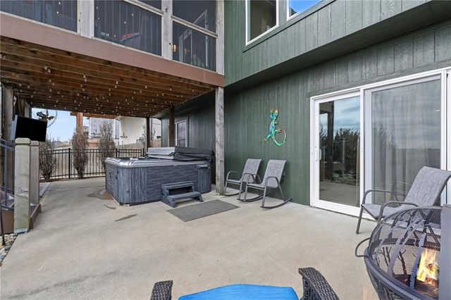 801 SW Shorthorn Drive, Grain Valley, MO 64029