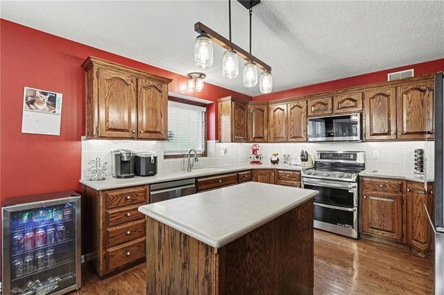 801 SW Shorthorn Drive, Grain Valley, MO 64029