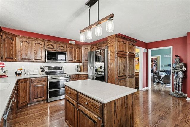 801 SW Shorthorn Drive, Grain Valley, MO 64029