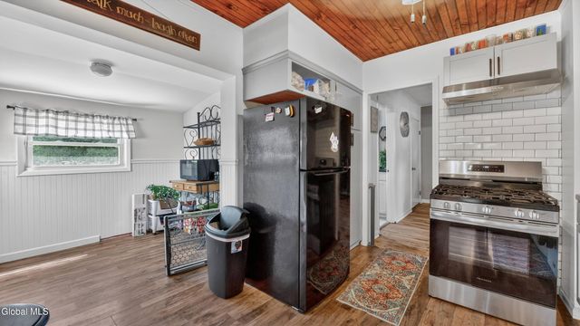 33 Clyde Street, Gloversville, NY 12078