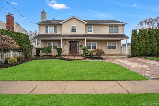 69 Thomas Avenue, Bethpage, NY 11714