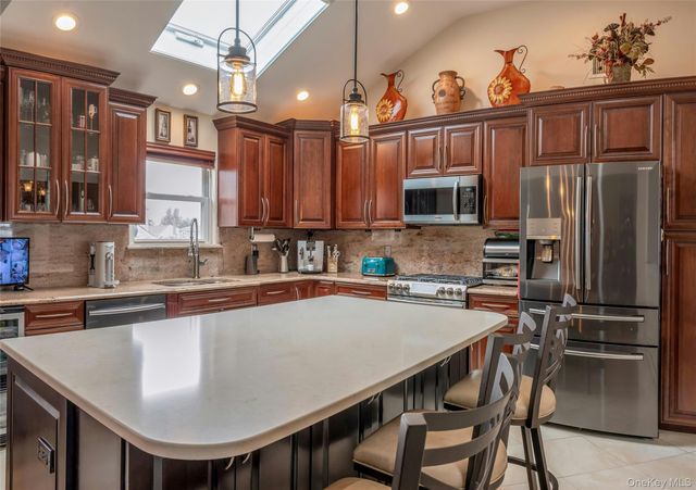 69 Thomas Avenue, Bethpage, NY 11714