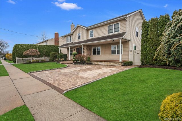 69 Thomas Avenue, Bethpage, NY 11714
