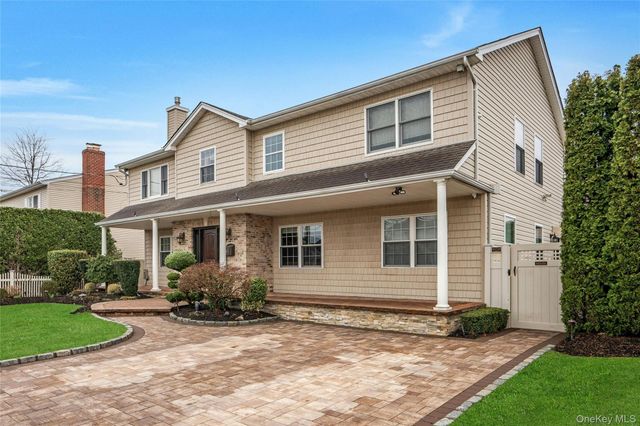 69 Thomas Avenue, Bethpage, NY 11714