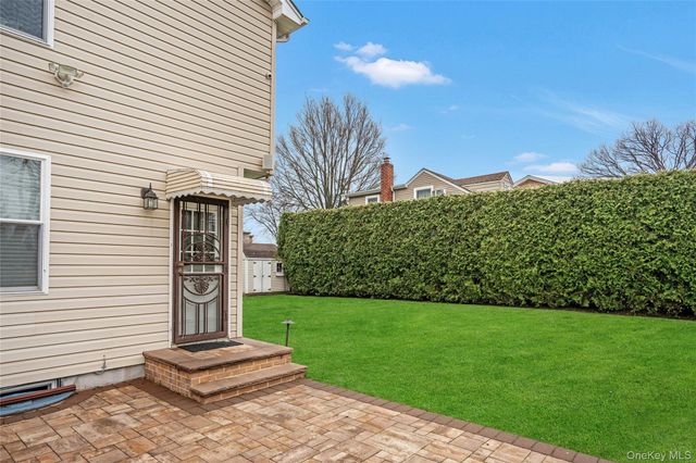 69 Thomas Avenue, Bethpage, NY 11714