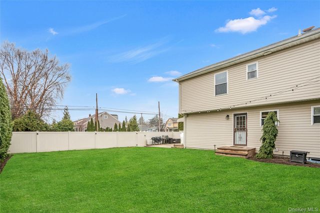 69 Thomas Avenue, Bethpage, NY 11714