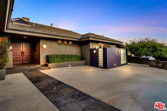 6020 S Halm Avenue, Los Angeles, CA 90056