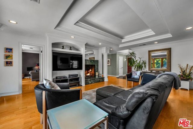 6020 S Halm Avenue, Los Angeles, CA 90056