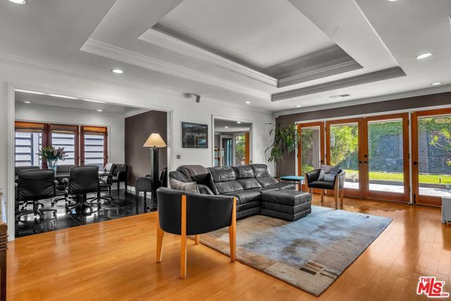 6020 S Halm Avenue, Los Angeles, CA 90056