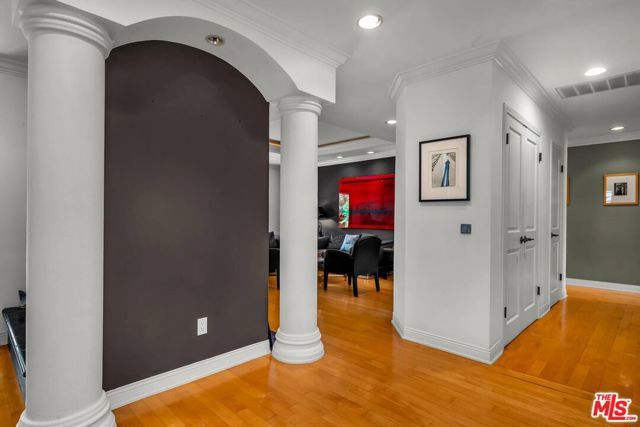 6020 S Halm Avenue, Los Angeles, CA 90056