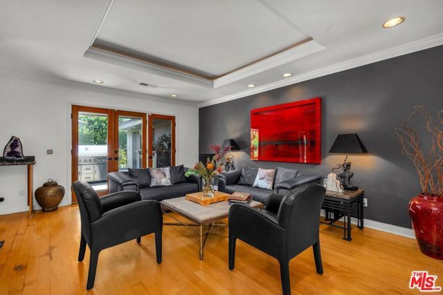6020 S Halm Avenue, Los Angeles, CA 90056