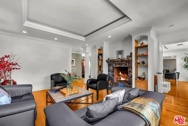 6020 S Halm Avenue, Los Angeles, CA 90056