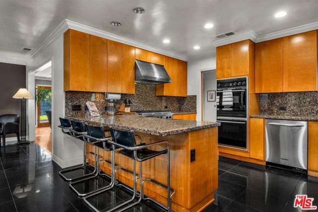 6020 S Halm Avenue, Los Angeles, CA 90056