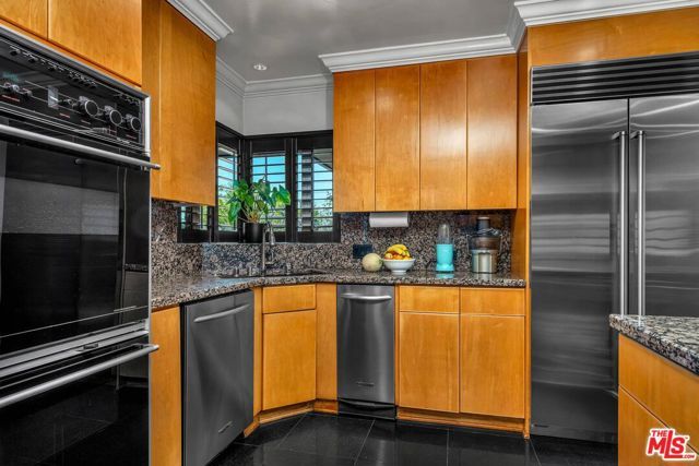 6020 S Halm Avenue, Los Angeles, CA 90056