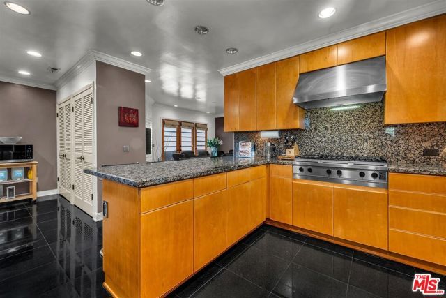 6020 S Halm Avenue, Los Angeles, CA 90056