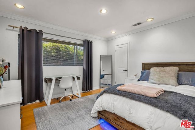 6020 S Halm Avenue, Los Angeles, CA 90056