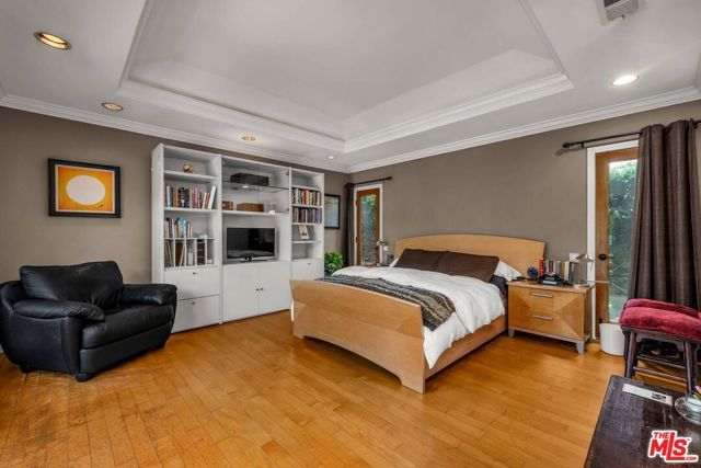 6020 S Halm Avenue, Los Angeles, CA 90056
