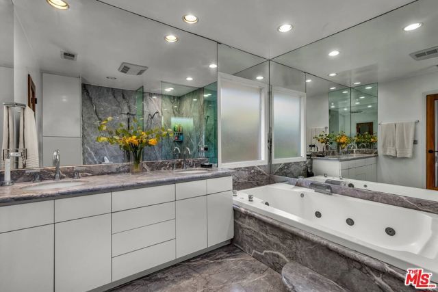 6020 S Halm Avenue, Los Angeles, CA 90056