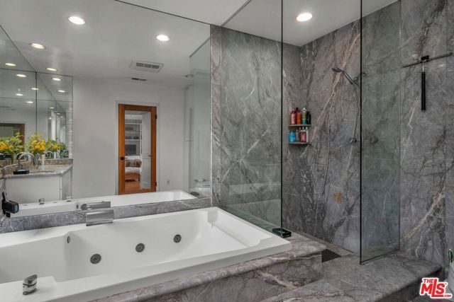 6020 S Halm Avenue, Los Angeles, CA 90056