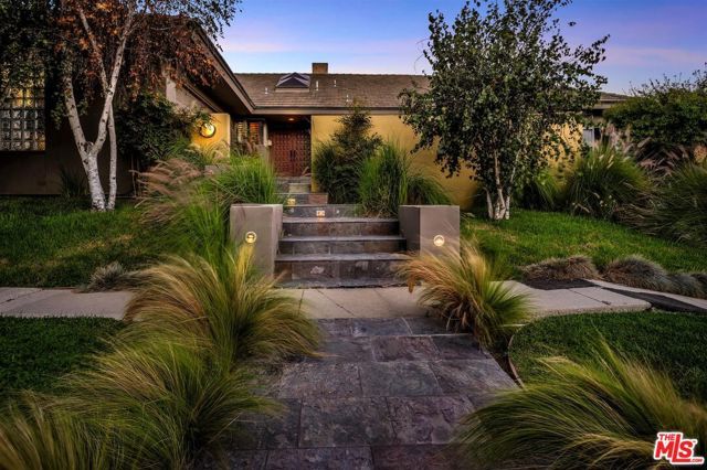6020 S Halm Avenue, Los Angeles, CA 90056
