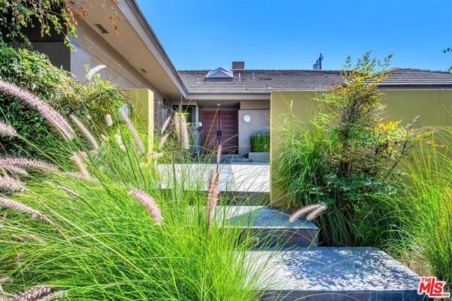 6020 S Halm Avenue, Los Angeles, CA 90056