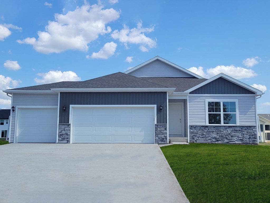 929 33rd Street SE, Altoona, IA 50009