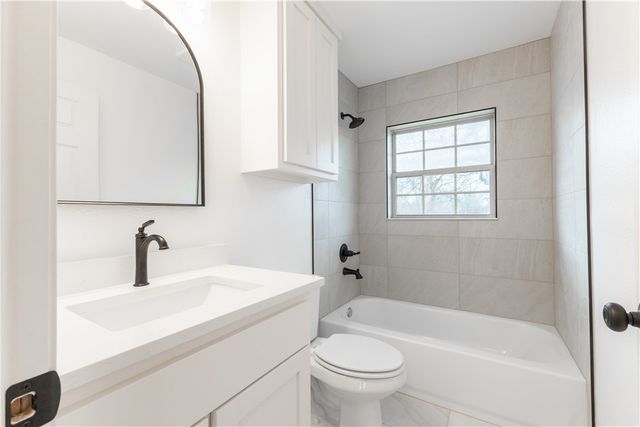 12252 Mains Road, Lowell, AR 72745
