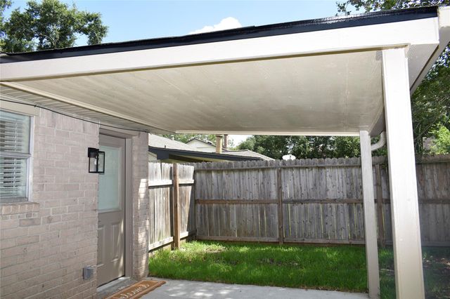 2511 Maple Tree Court, Stafford, TX 77477