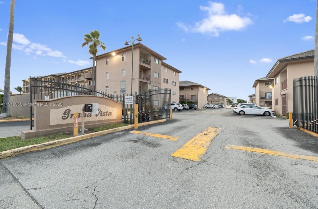 8851 NW 119th St 2103-2, Hialeah Gardens, FL 33018