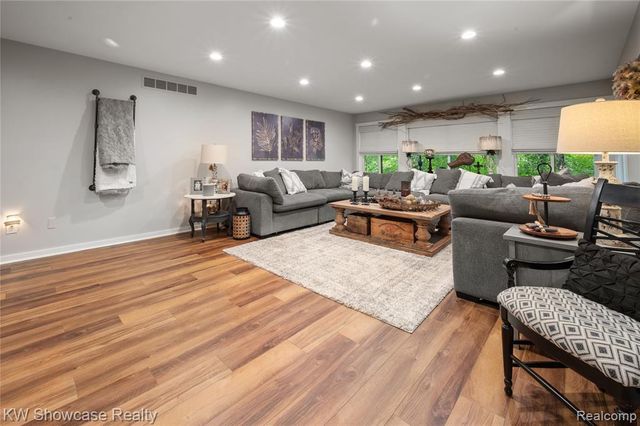 1510 Milford Hills Drive, Milford, MI 48381