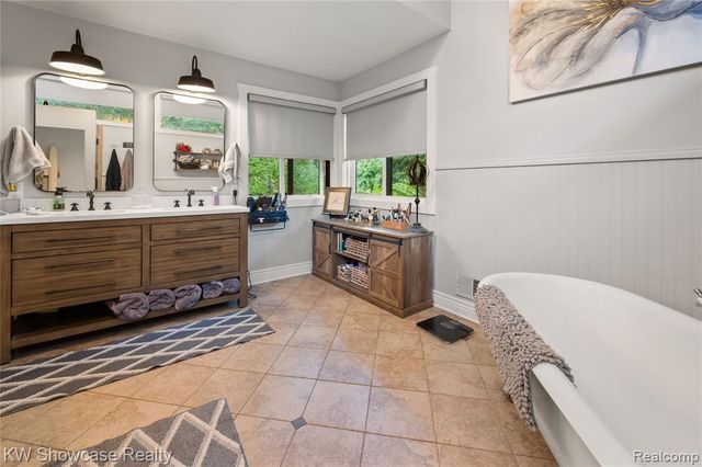 1510 Milford Hills Drive, Milford, MI 48381