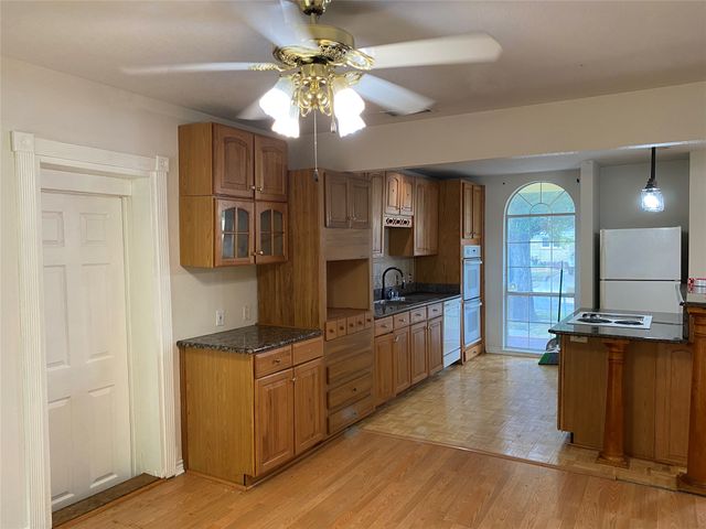 406 S Jefferson Street S, Irving, TX 75060