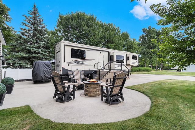 9909 S Paradise Circle, Baldwin, MI 49304